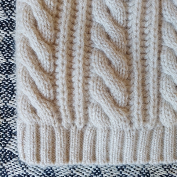 Joie cashmere / wool blend knit hat. - Picture 2 of 11